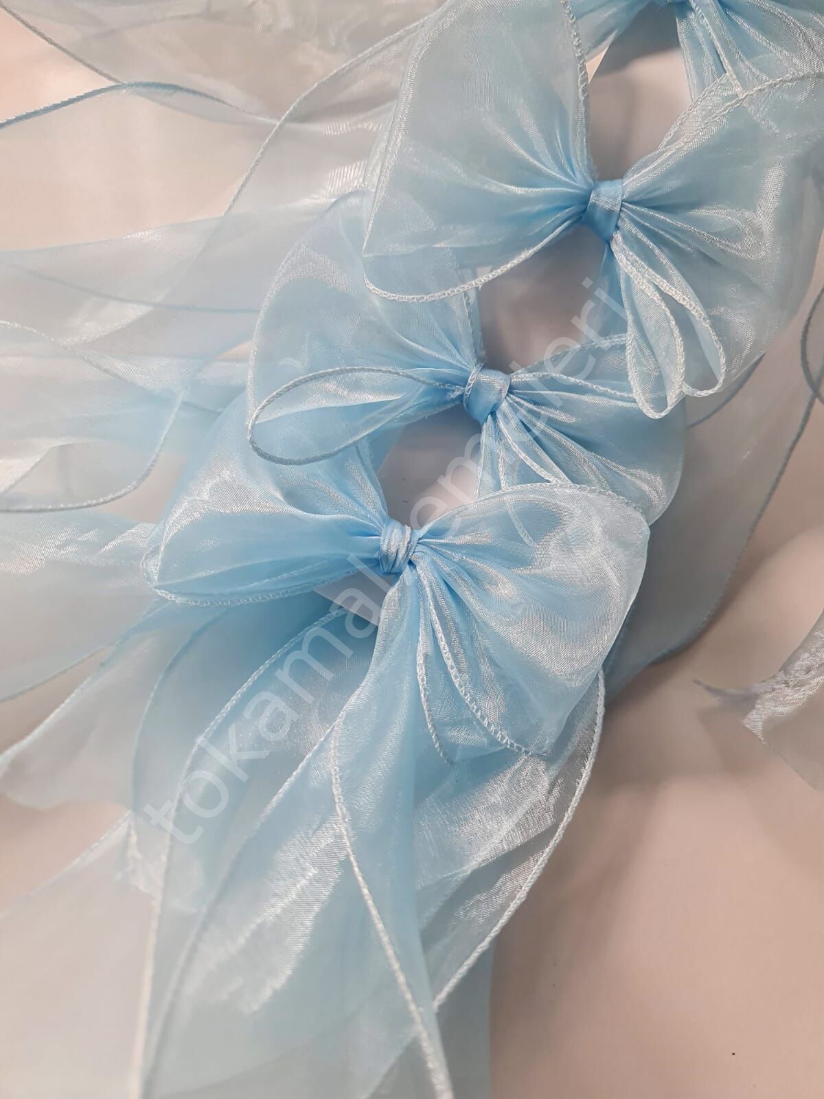 Şifon Büyük Fiyonklar Otomatik Mekanizmalı Bebe Mavisi