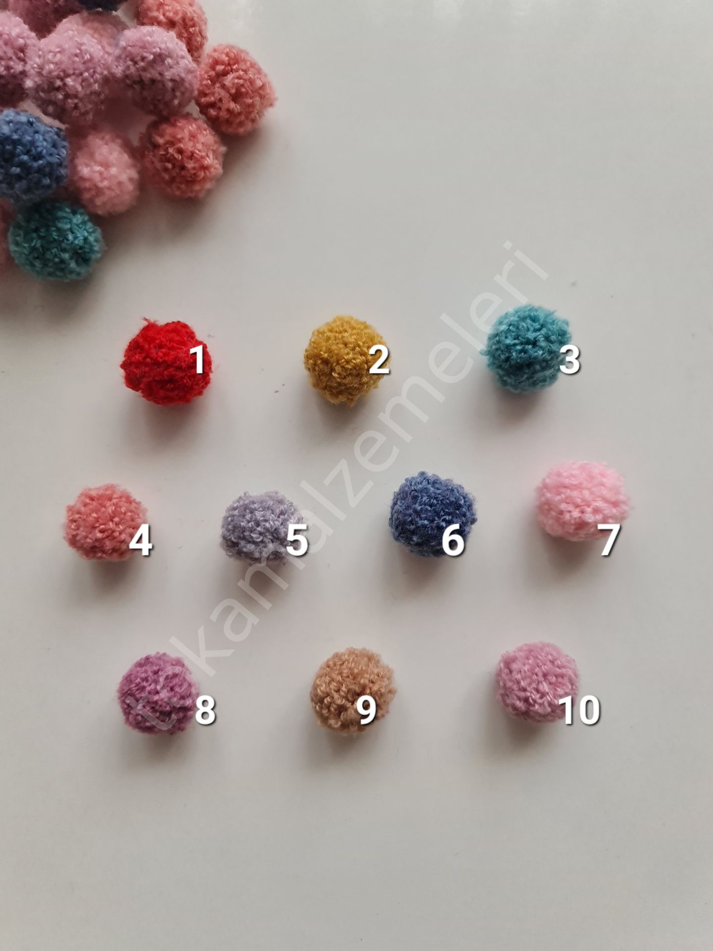 Peluş ponponlar