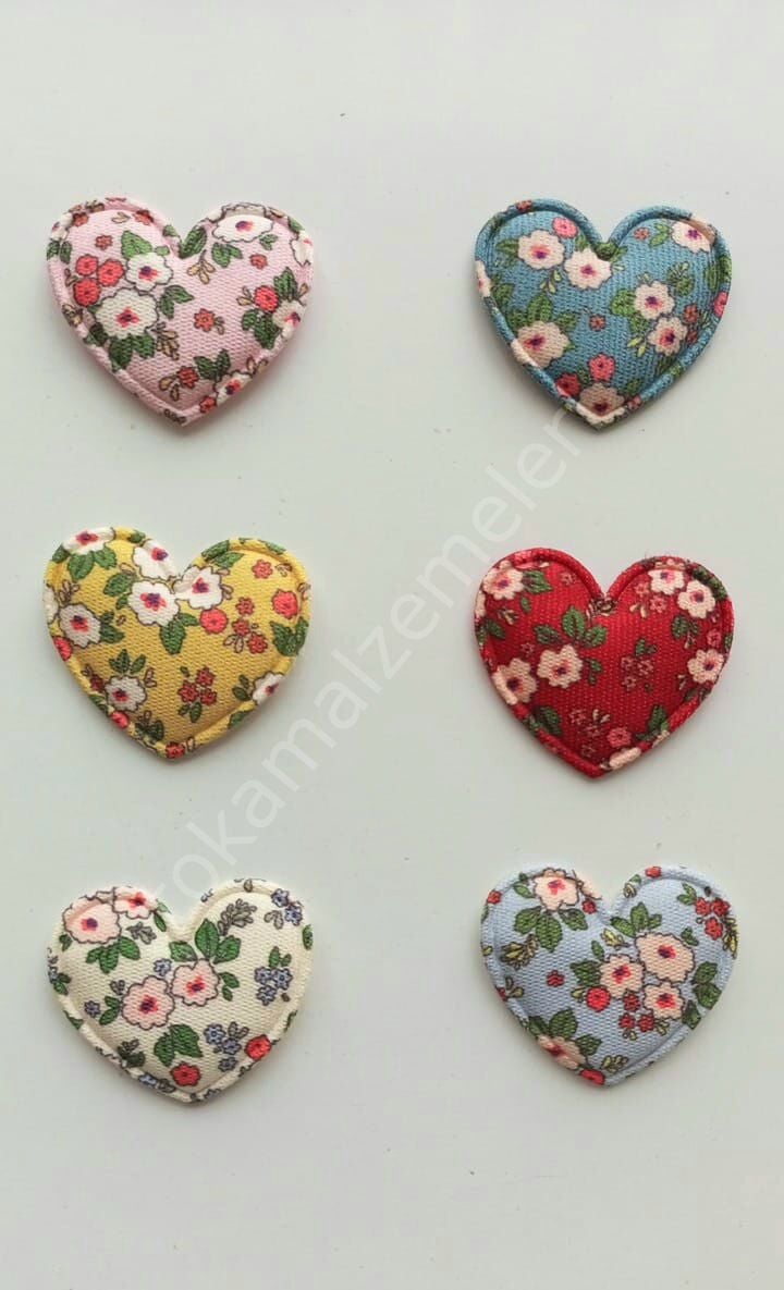 Çiçekli dolgulu kalpler